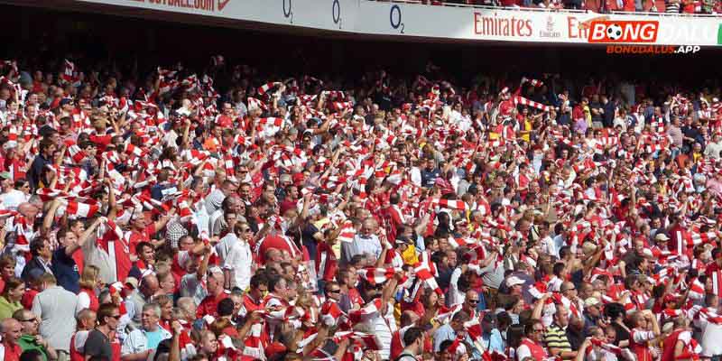 Fan Arsenal luôn rất cuồng nhiệt trên các khán đài